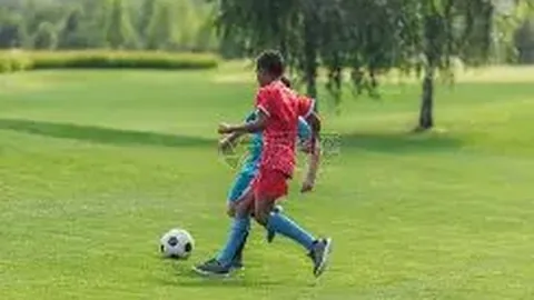 周琦眼疾手术迫在眉睫，病况超郭艾伦，杜锋忧心忡忡。