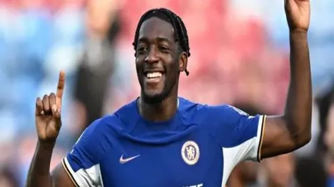 NBA焦点战：防守漏洞球队遭进攻哑火，12胜8负对决引热议！